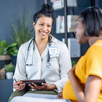 Midwife talking to pregnant patient