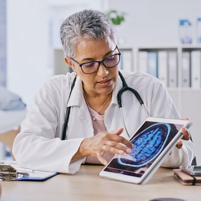 Doctor explaining image of brain scan