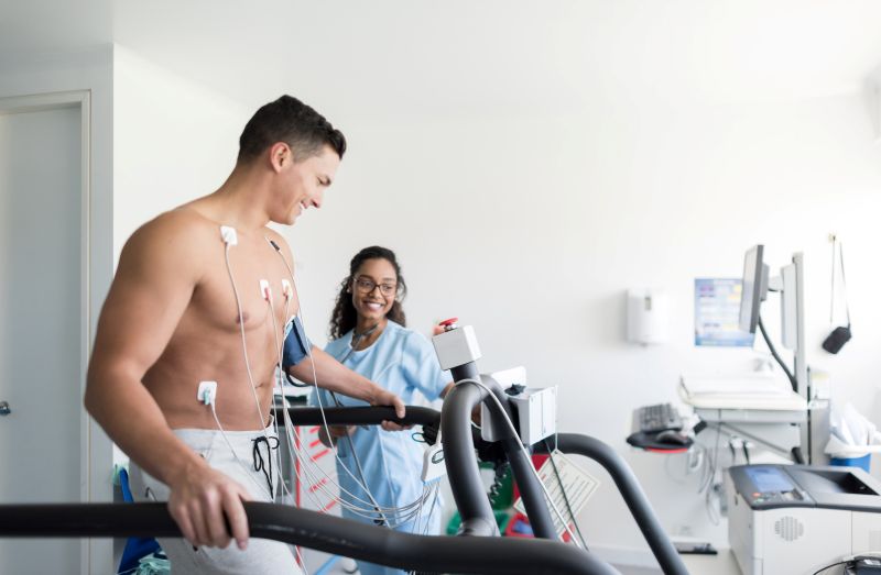Therapist and patient during stress test